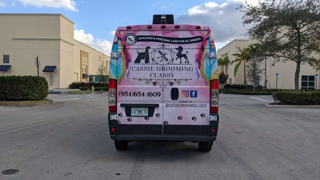 Cassie grooming Classy